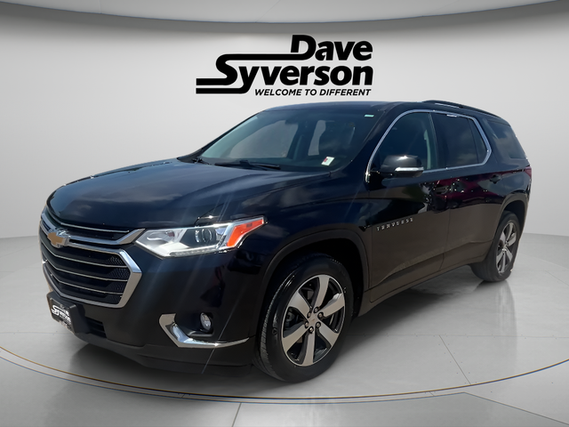 2020 Chevrolet Traverse 3LT in Mosaic Black Metallic — front three-quarter view